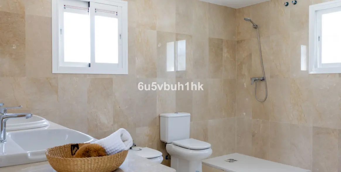 Sale of detached villa in Viñuela 16