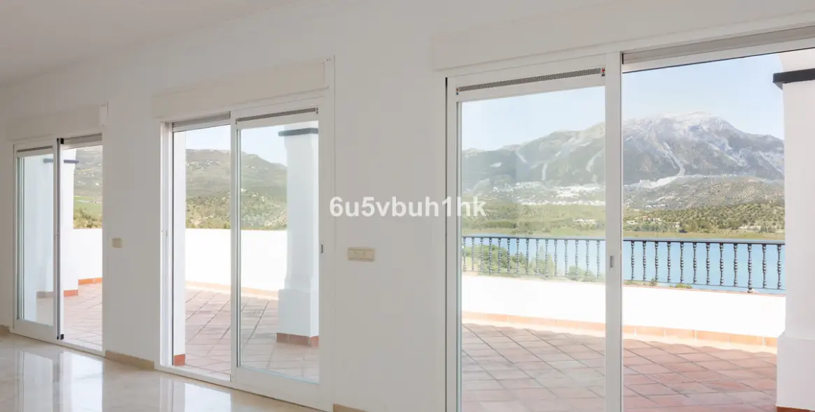 Sale of detached villa in Viñuela 20