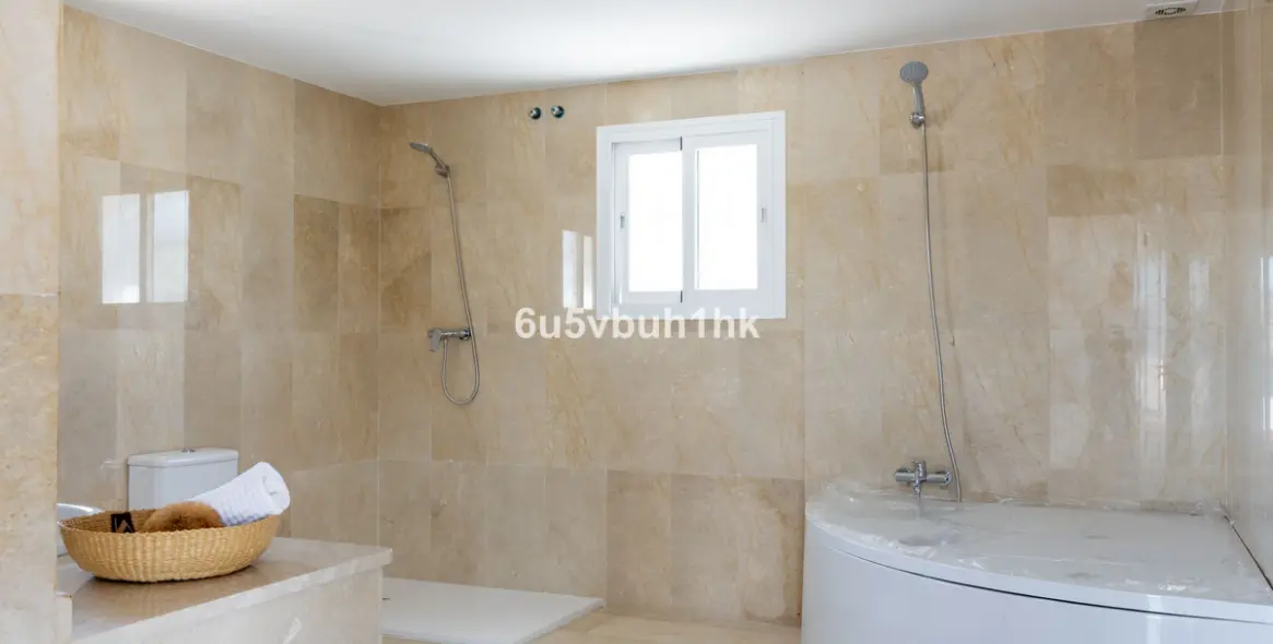 Sale of detached villa in Viñuela 33