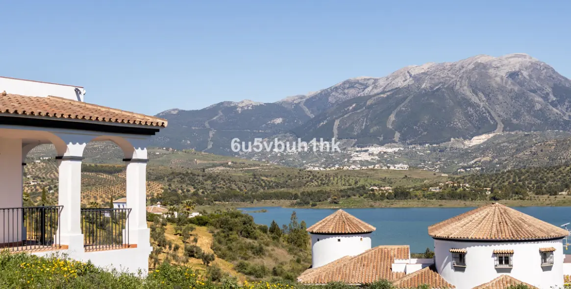 Sale of detached villa in Viñuela 37