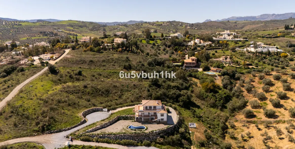 Sale of detached villa in Viñuela 40