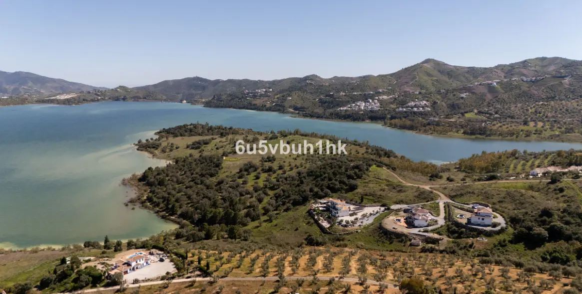 Sale of detached villa in Viñuela 41