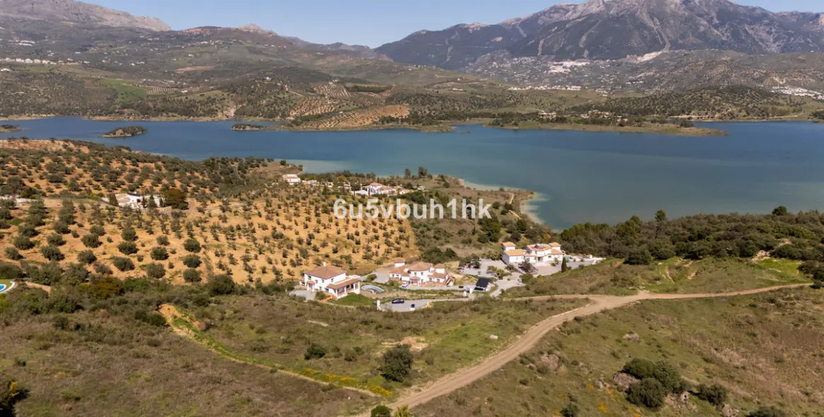Sale of detached villa in Viñuela 42