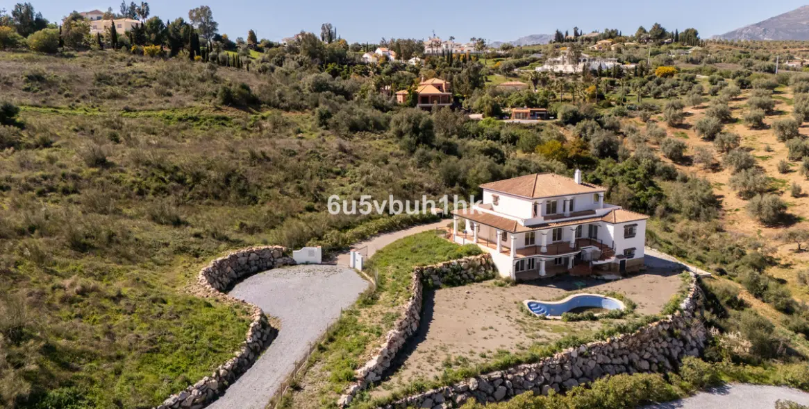 Sale of detached villa in Viñuela 43
