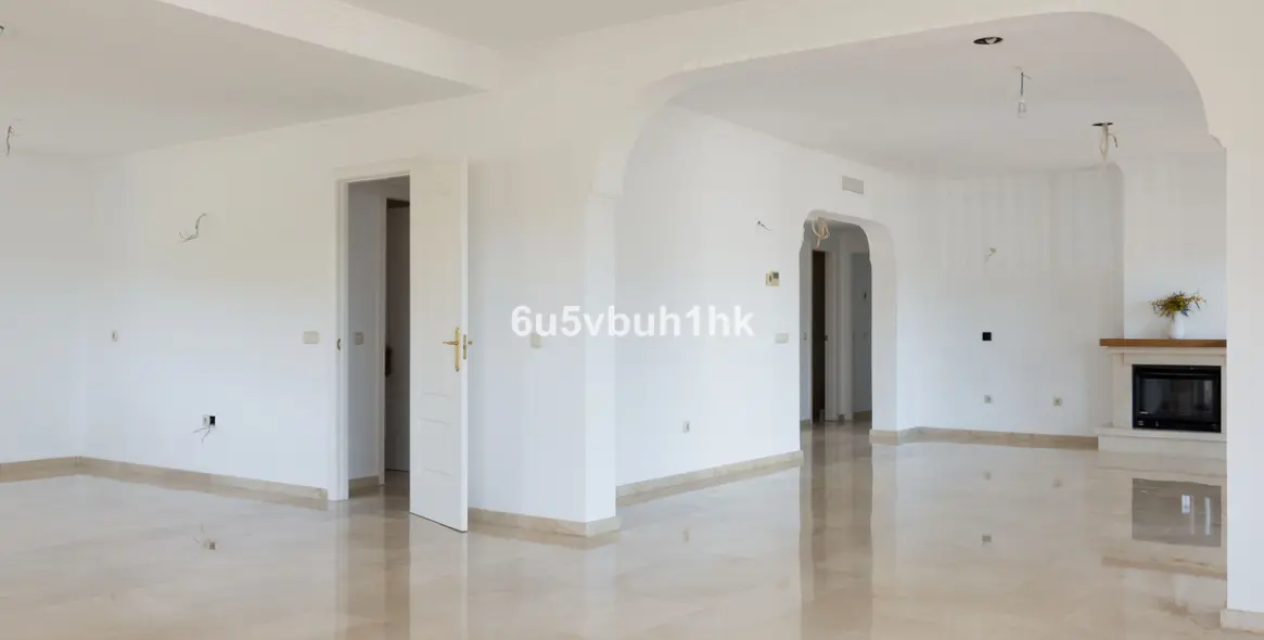 Sale of detached villa in Viñuela 44