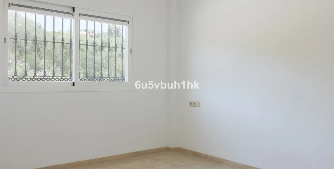 Sale of detached villa in Viñuela 46