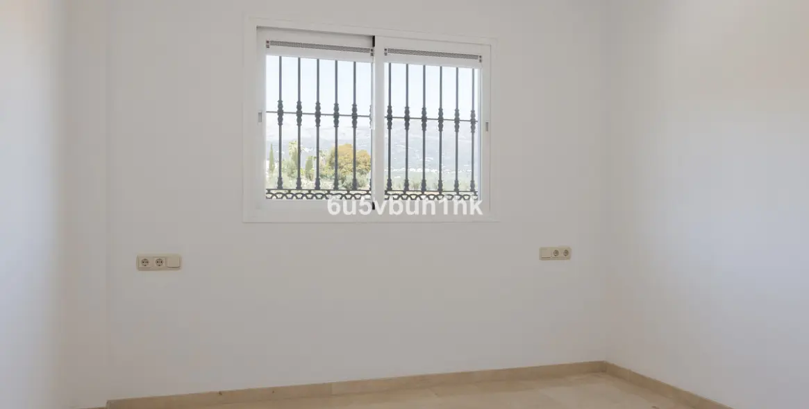 Sale of detached villa in Viñuela 50