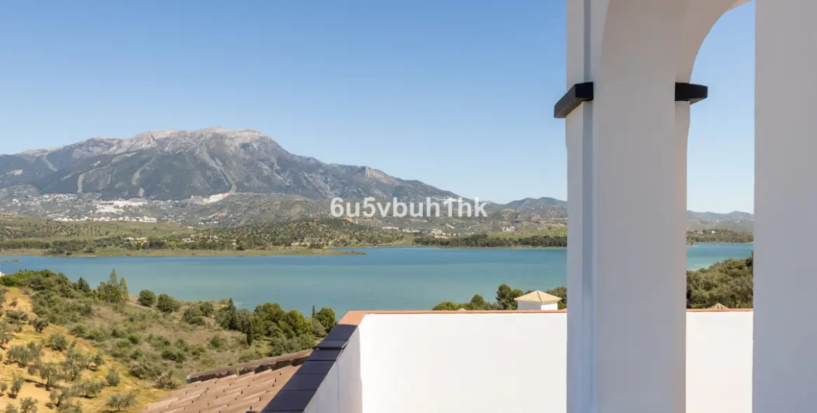 Sale of detached villa in Viñuela 55