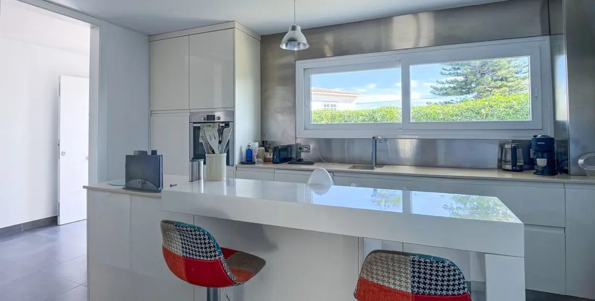 Продажа  отдельно стоящей виллы в El Faro 13