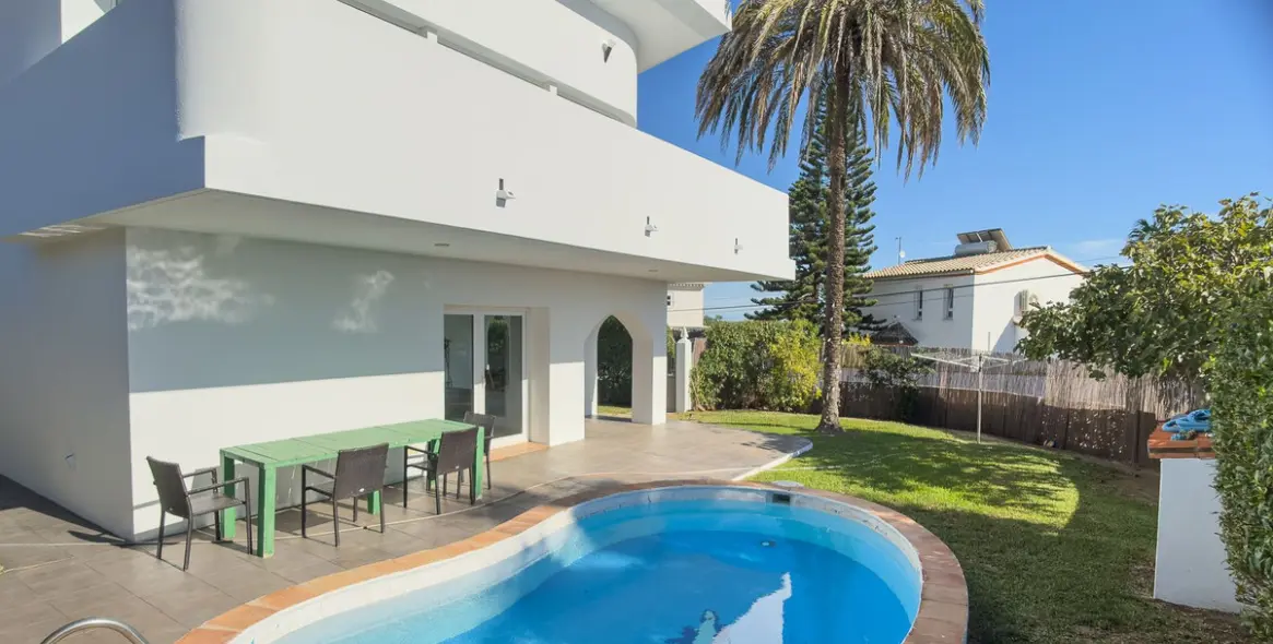 Продажа  отдельно стоящей виллы в El Faro 35