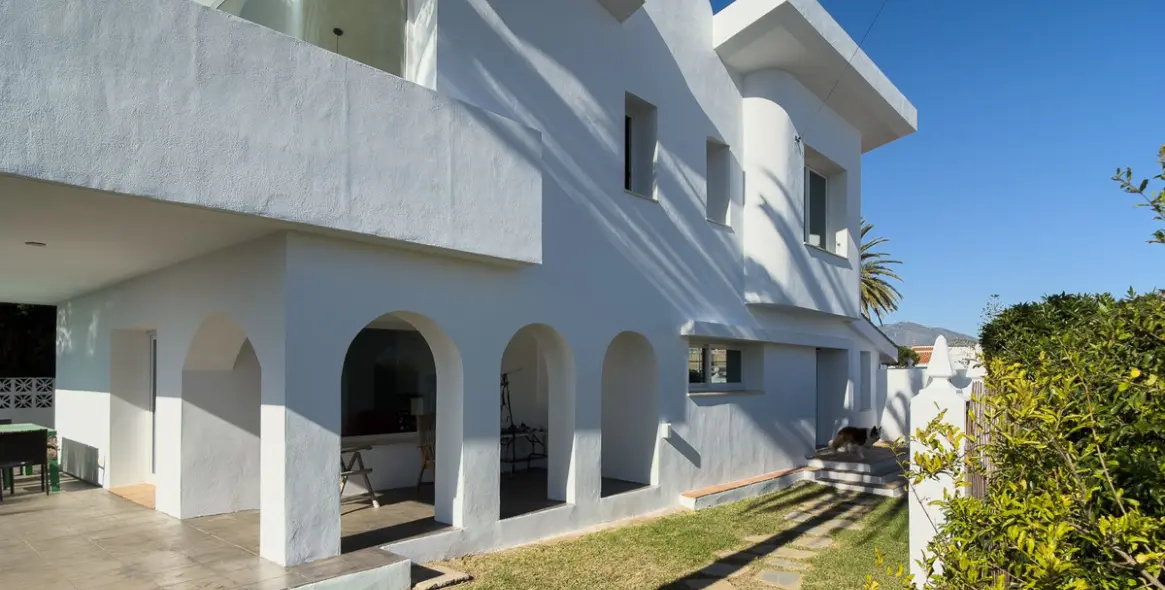 Продажа  отдельно стоящей виллы в El Faro 36