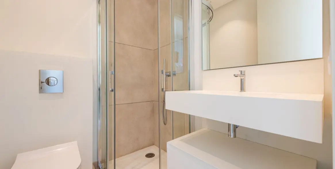 Venta de ático dúplex en Benahavís 16