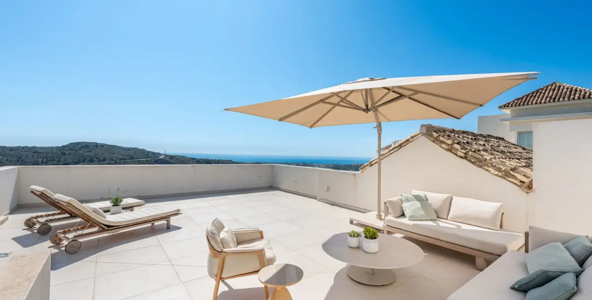 Venta de ático dúplex en Benahavís 17