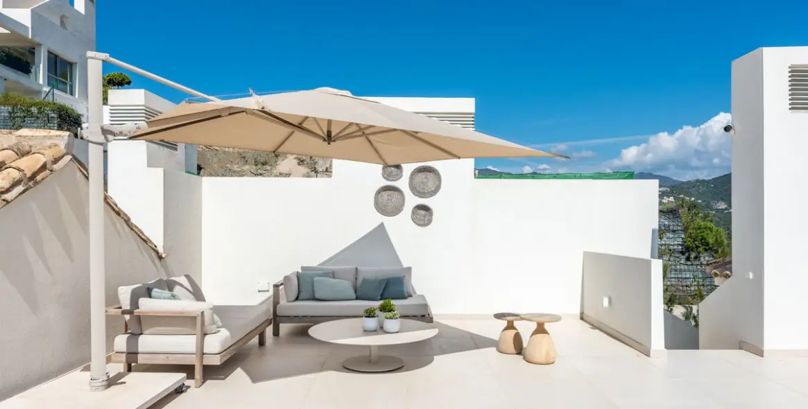 Venta de ático dúplex en Benahavís 18