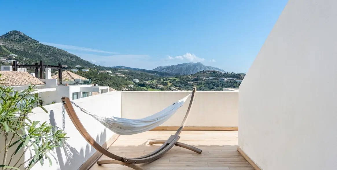 Venta de ático dúplex en Benahavís 24