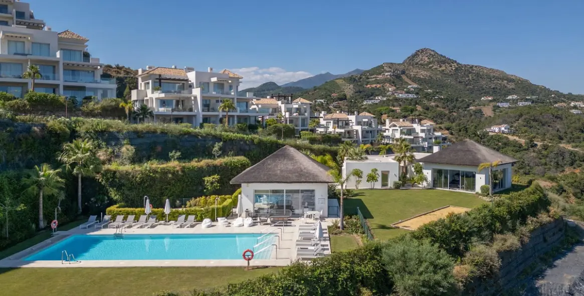 Venta de ático dúplex en Benahavís 26