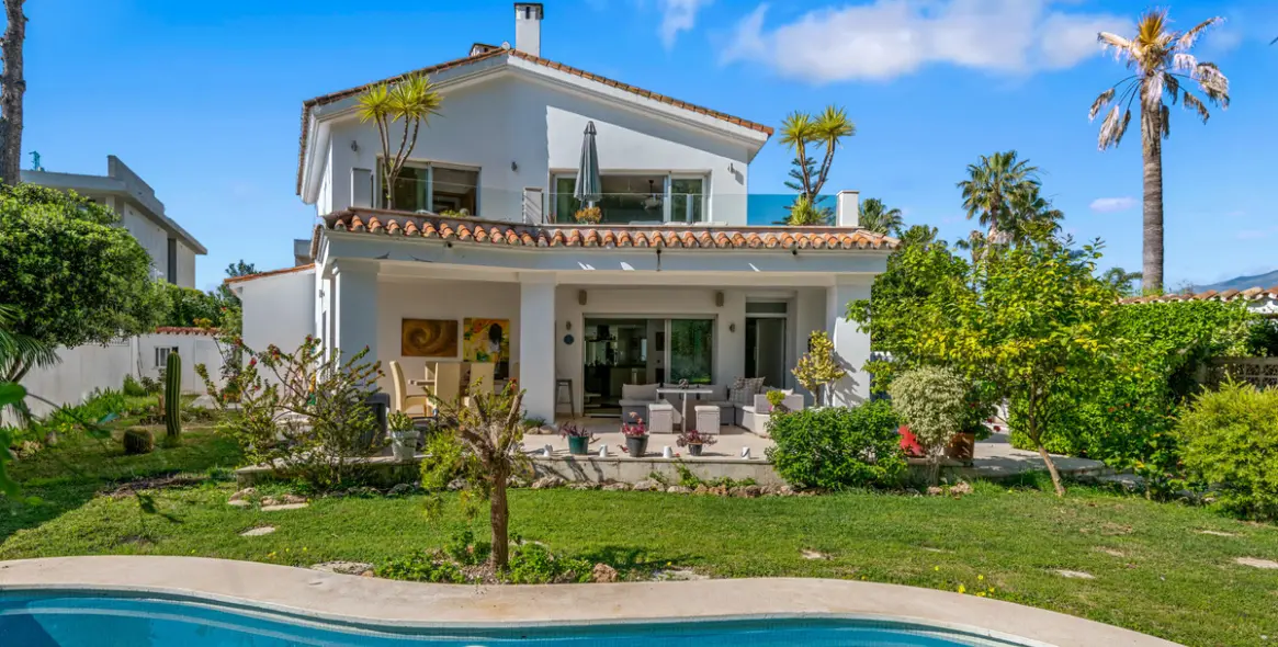 Venta de villa independiente en San Pedro de Alcántara 1