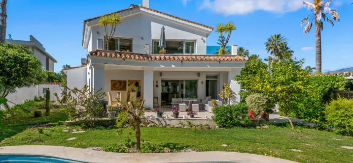 Venta de villa independiente en San Pedro de Alcántara 0