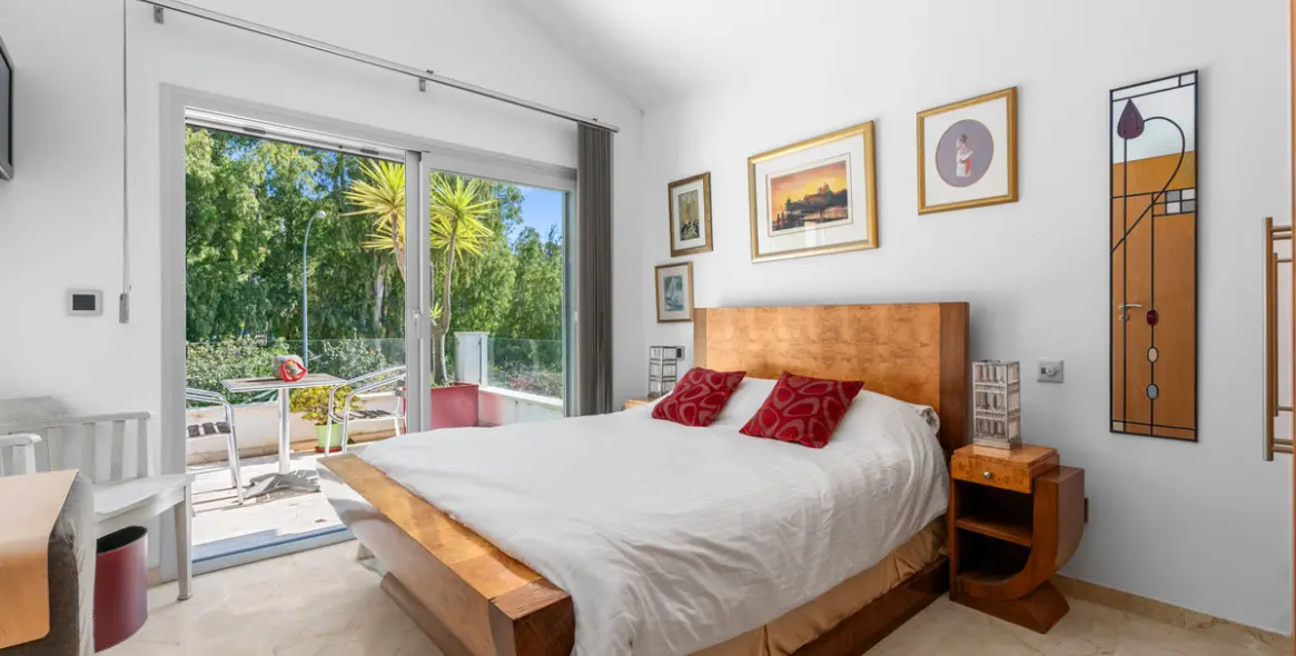 Venta de villa independiente en San Pedro de Alcántara 11