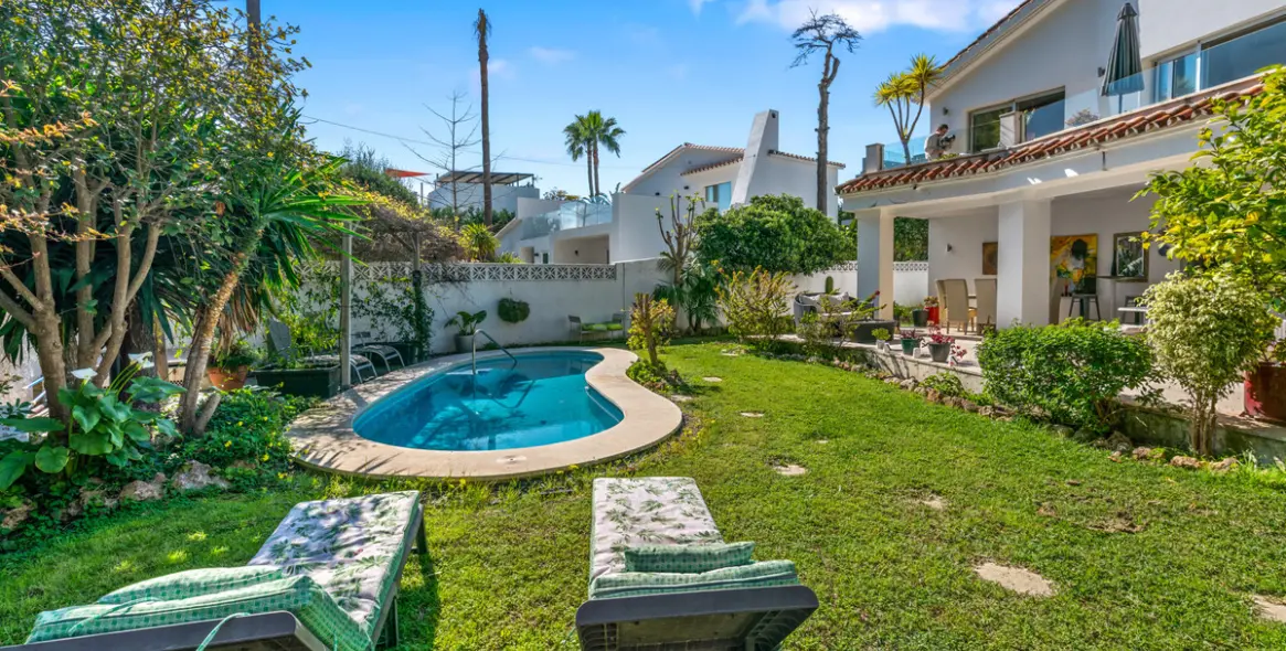 Venta de villa independiente en San Pedro de Alcántara 13