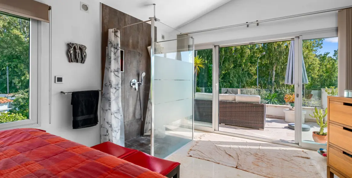 Venta de villa independiente en San Pedro de Alcántara 33