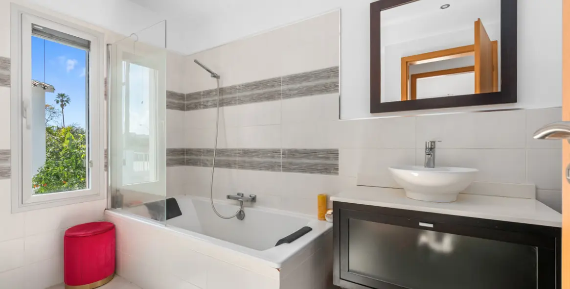 Venta de villa independiente en San Pedro de Alcántara 41