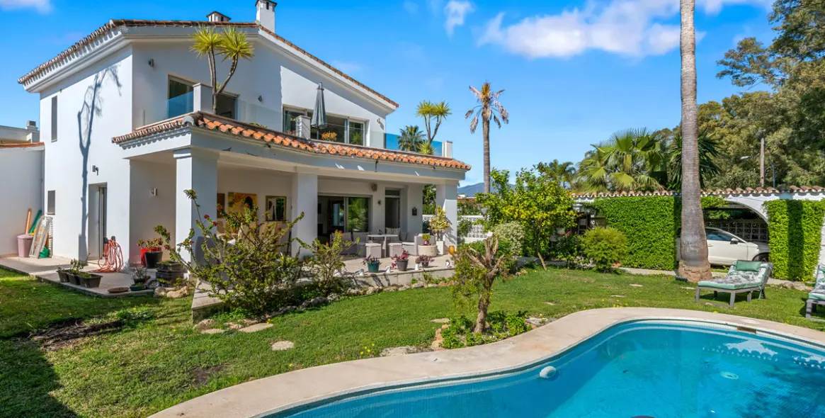 Venta de villa independiente en San Pedro de Alcántara 43