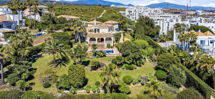 Venta de villa independiente en Estepona 0
