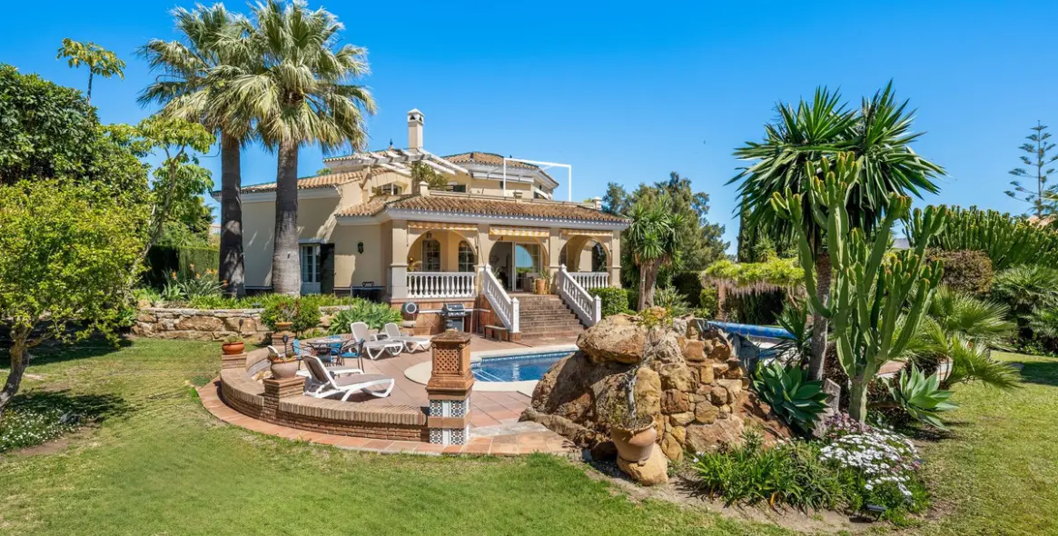 Venta de villa independiente en Estepona 2
