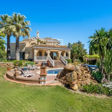 Venta de villa independiente en Estepona