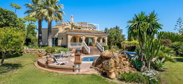 Venta de villa independiente en Estepona 1