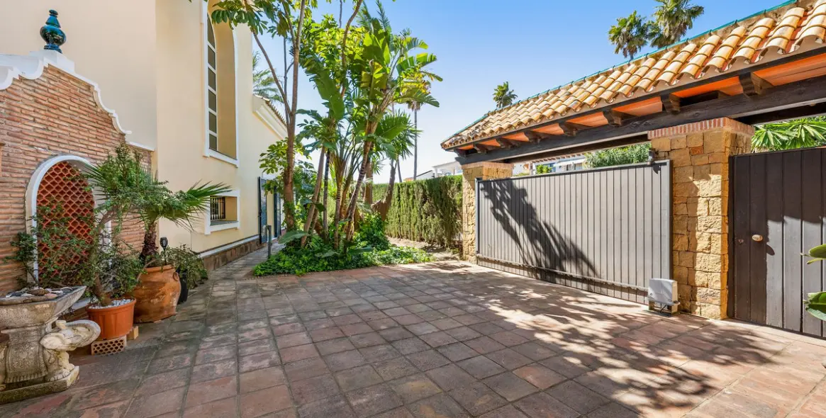 Venta de villa independiente en Estepona 6