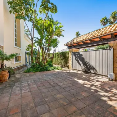 Venta de villa independiente en Estepona