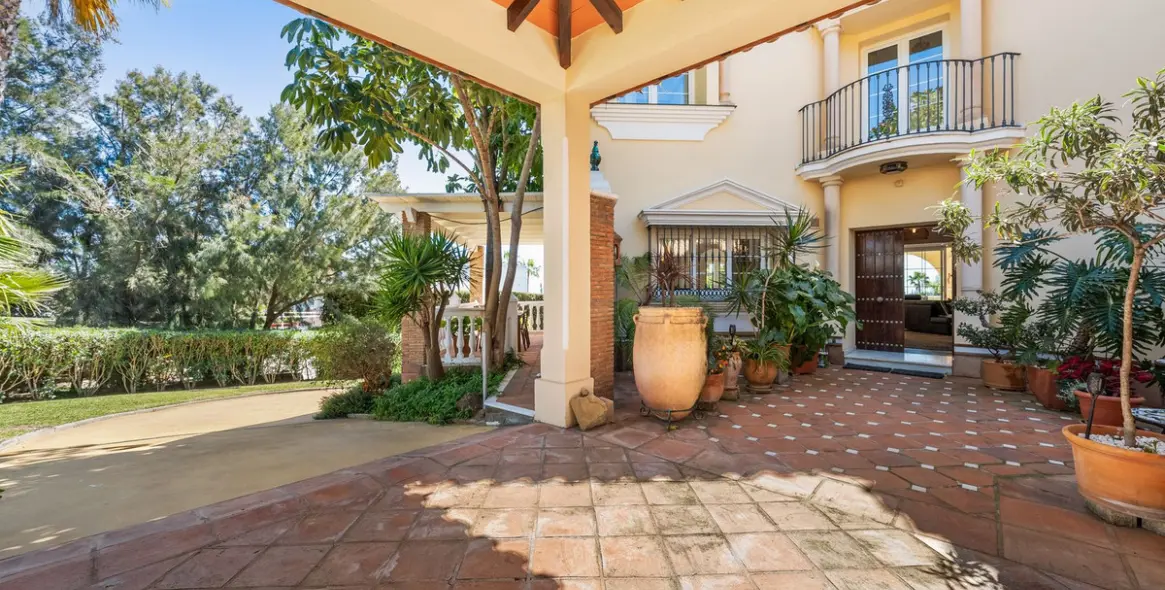 Venta de villa independiente en Estepona 8