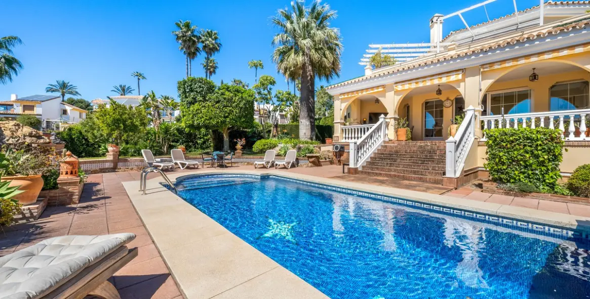 Venta de villa independiente en Estepona 22