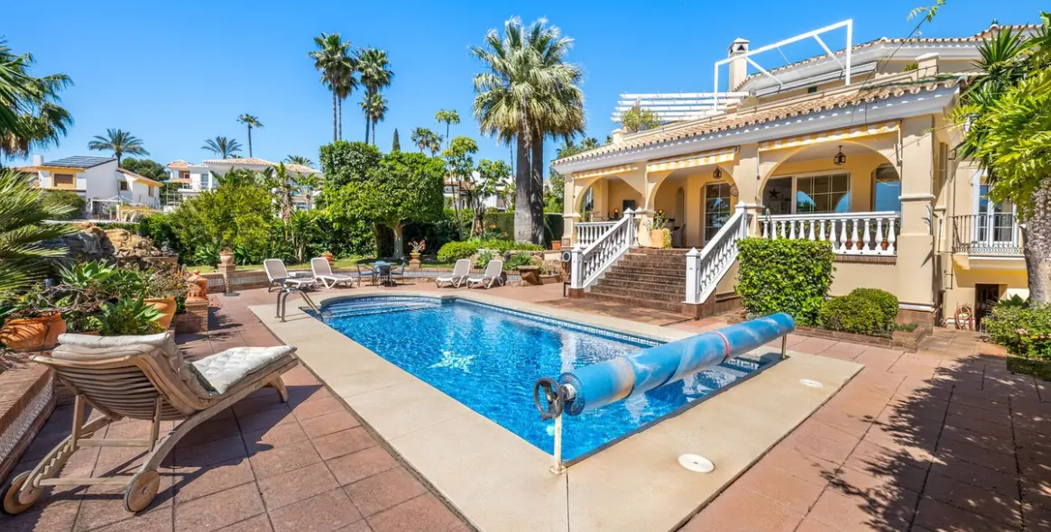 Venta de villa independiente en Estepona 23