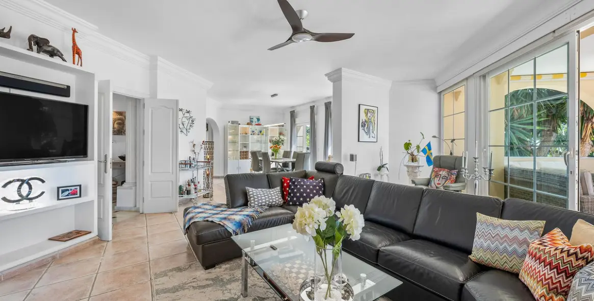 Venta de villa independiente en Estepona 25