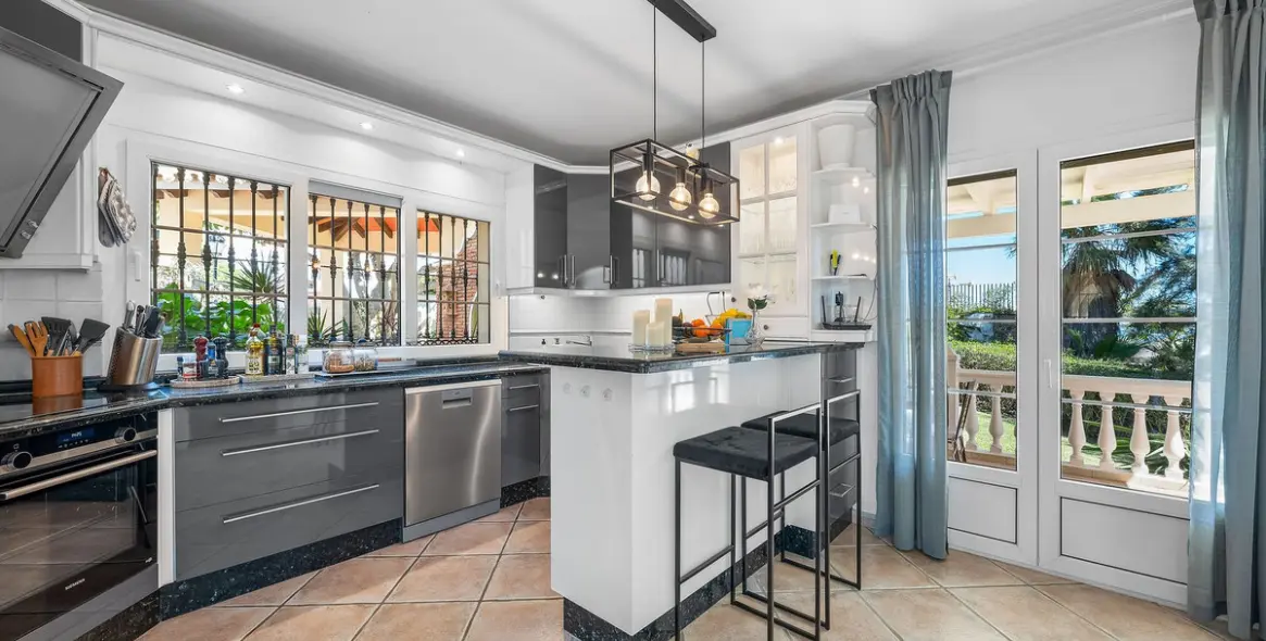 Venta de villa independiente en Estepona 29