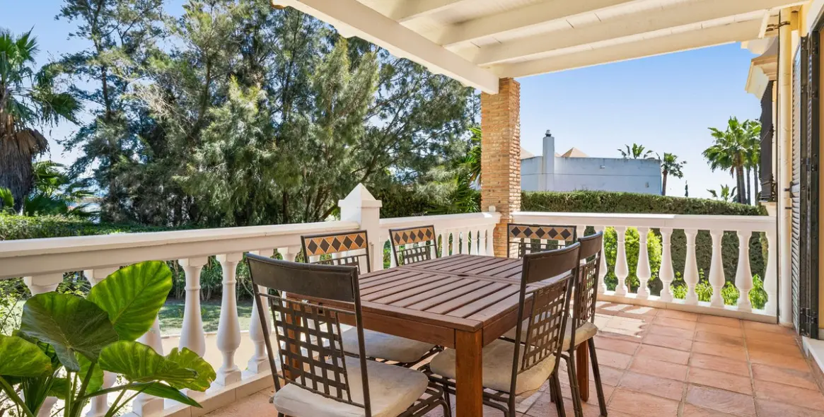 Venta de villa independiente en Estepona 32