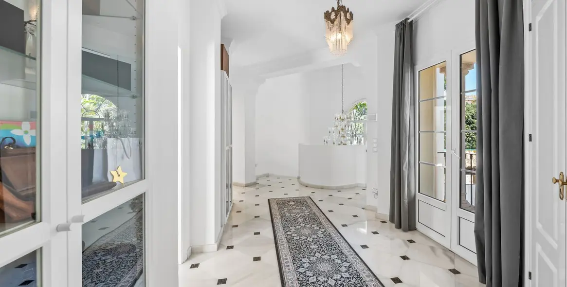 Venta de villa independiente en Estepona 36