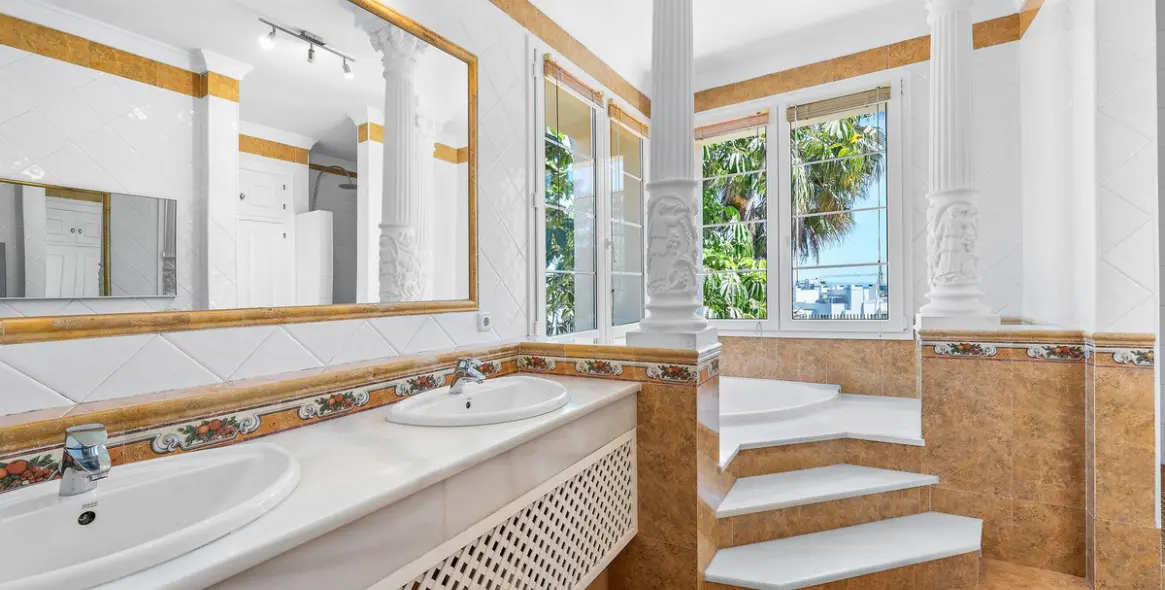 Venta de villa independiente en Estepona 43