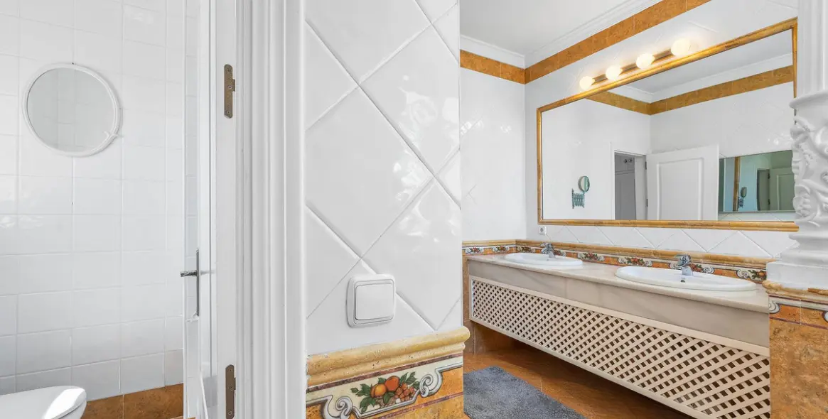 Venta de villa independiente en Estepona 45