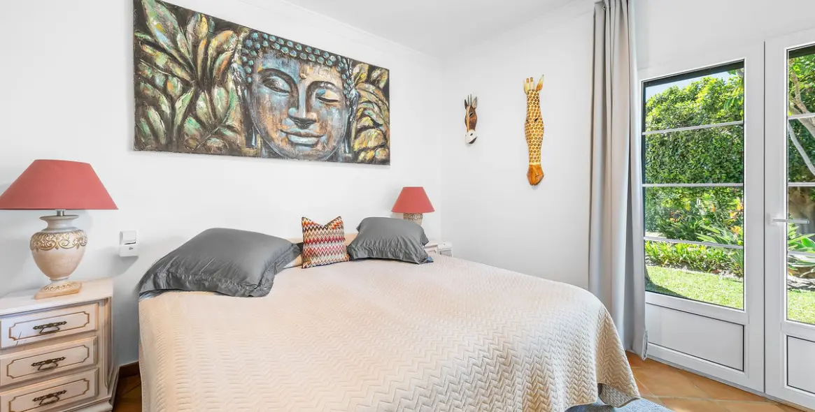 Venta de villa independiente en Estepona 50