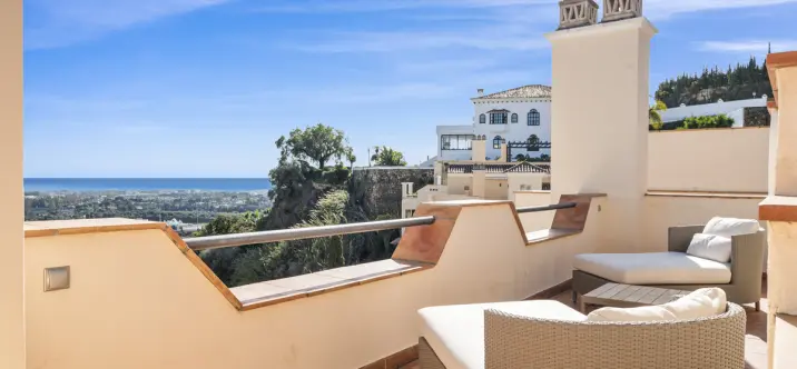 Venta de ático dúplex en Benahavís 0