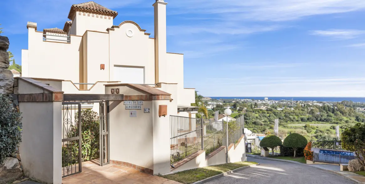 Venta de ático dúplex en Benahavís 2