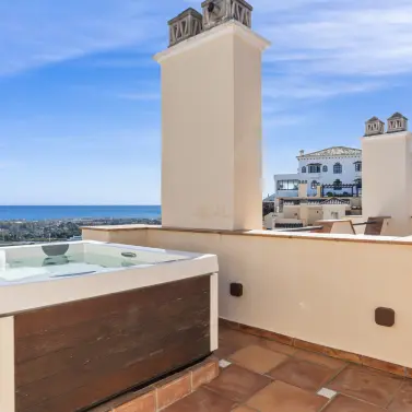 Venta de ático dúplex en Benahavís