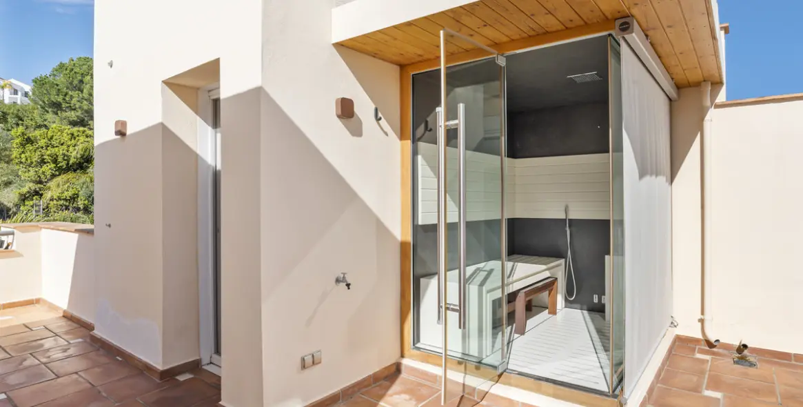 Venta de ático dúplex en Benahavís 4