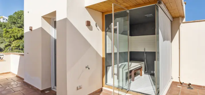 Venta de ático dúplex en Benahavís 3