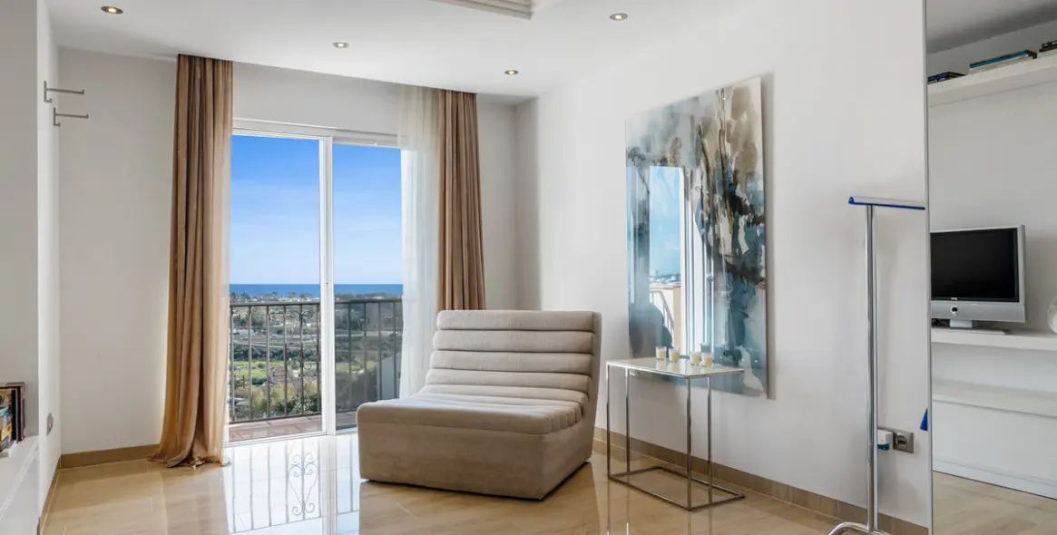 Venta de ático dúplex en Benahavís 8