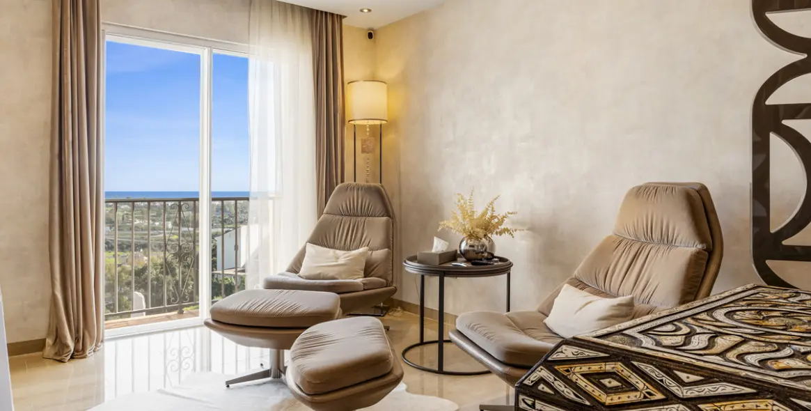 Venta de ático dúplex en Benahavís 15